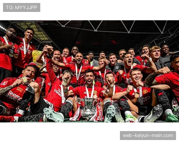 曼联高调豪砸亿元竟沦为豪门陨落预警，争冠压力下的战术失魂与金元梦碎的震撼真相！